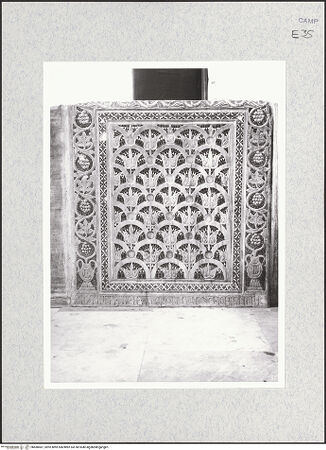 Vorderseite von Bibliotheca Hertziana [https://www.deutsche-digitale-bibliothek.de/content/lizenzen/rv-fz/] Platte eines Altars oder Bischofsthrones? - Gesamtansicht, bh480487_recto. Foto: Krautheimer, Richard.