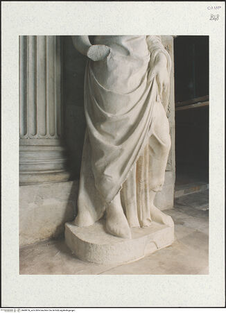 Vorderseite von Sopr. BAS NA [https://www.deutsche-digitale-bibliothek.de/content/lizenzen/rv-ez/] Triumphbogen Alfonsos VVirtù guerriera - untere Hälfte, Seitenansicht von links, bh480736_recto. Foto.