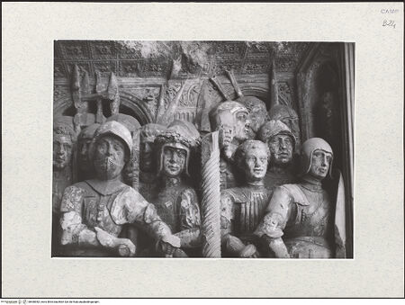 Vorderseite von Bibliotheca Hertziana [https://www.deutsche-digitale-bibliothek.de/content/lizenzen/rv-fz/] Triumphbogen Alfonsos VAlfons als Anführer der aragonesischen Armee - Alfons und rechte Kriegergruppe, Detail, bh480982_recto. Foto.