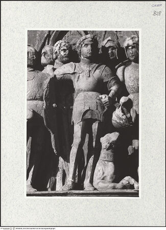 Vorderseite von Bibliotheca Hertziana [https://www.deutsche-digitale-bibliothek.de/content/lizenzen/rv-fz/] Triumphbogen Alfonsos VFerdinand als Anführer der aragonesischen Armee - Detail: Ferdinand, bh480986_recto. Foto.