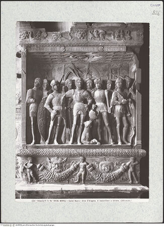 Vorderseite von Alinari [https://www.deutsche-digitale-bibliothek.de/content/lizenzen/rv-ez/] Triumphbogen Alfonsos VFerdinand als Anführer der aragonesischen Armee - Gesamtansicht, bh480989_recto. Foto.