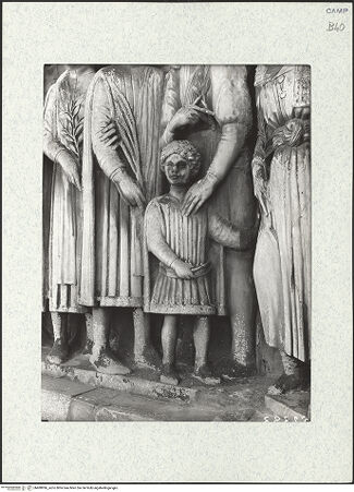 Vorderseite von ICCD [https://www.deutsche-digitale-bibliothek.de/content/lizenzen/rv-ez/] Triumphbogen Alfonsos VTriumphaler Einzug Alfons V. in NeapelRepräsentanten der neapolitanischen Bevölkerung - Figurengruppe mit Kind, Detail, bh480996_recto. Foto.