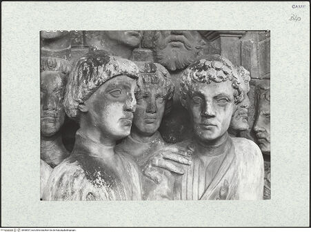 Vorderseite von ICCD [https://www.deutsche-digitale-bibliothek.de/content/lizenzen/rv-ez/] Triumphbogen Alfonsos VTriumphaler Einzug Alfons V. in NeapelRepräsentanten der neapolitanischen Bevölkerung - Figurengruppe, Detail: Köpfe, bh480997_recto. Foto.