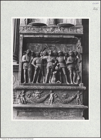 Vorderseite von Bibliotheca Hertziana [https://www.deutsche-digitale-bibliothek.de/content/lizenzen/rv-fz/] Triumphbogen Alfonsos VFerdinand als Anführer der aragonesischen Armee - Gesamtansicht, bh480999_recto. Foto.