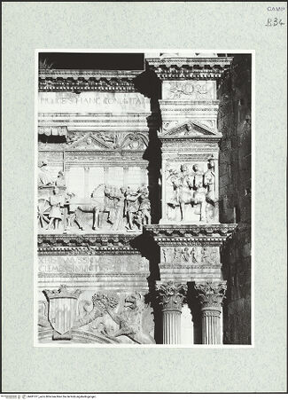 Vorderseite von Bibliotheca Hertziana [https://www.deutsche-digitale-bibliothek.de/content/lizenzen/rv-fz/] Triumphbogen Alfonsos VTriumphaler Einzug Alfons V. in Neapel - Ausschnitt, linke Hälfte: Wappengreif, Säulen, Inschriftenfries und Triumphrelief, bh481017_recto. Foto.