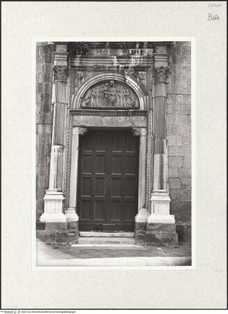 Vorderseite von Bibliotheca Hertziana [https://www.deutsche-digitale-bibliothek.de/content/lizenzen/rv-fz/] Portaldekoration - Gesamtansicht, bh481145_recto. Foto.