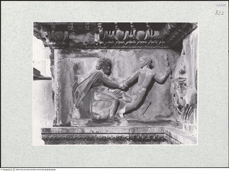 Vorderseite von ICCD [https://www.deutsche-digitale-bibliothek.de/content/lizenzen/rv-ez/] Triumphbogen Alfonsos VFries mit Putten, Herkulesszenen und Inschrift - Relief über dem linken Säulenpaar: Geschichte von Herkules und Omphale, bh481449_recto. Foto.