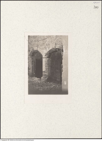 Vorderseite von Aucone, Gianni (Napoli) [https://www.deutsche-digitale-bibliothek.de/content/lizenzen/rv-ez/] Castel Nuovo - Arkade der Südwand, bh483668_recto. Foto.