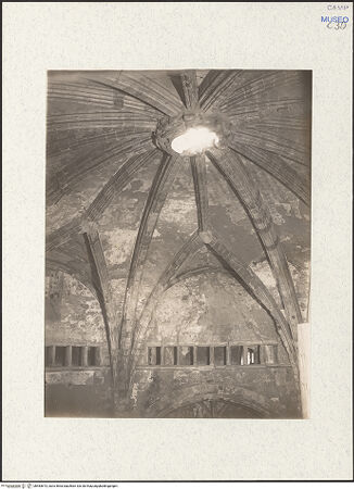 Vorderseite von unbekannt [https://www.deutsche-digitale-bibliothek.de/content/lizenzen/rv-fz/] Castel NuovoSala dei Baroni - Gewölbedetail und Wandabschnitt mit Gallerie, bh483673_recto. Foto.