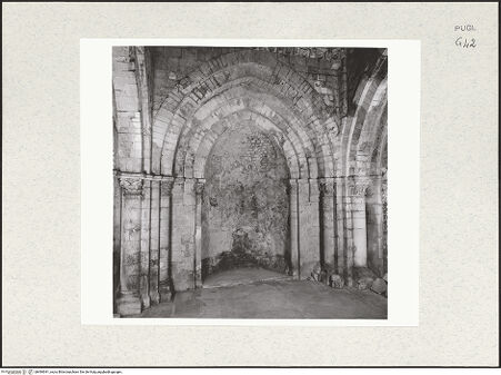 Vorderseite von Sigismondi, Roberto [https://www.deutsche-digitale-bibliothek.de/content/lizenzen/rv-fz/] Tomba di Rotari (sog.)Innenraum - Apsis von Westen, bh484041_recto. Foto: Sigismondi, Roberto.