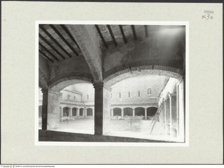 Vorderseite von Bibliotheca Hertziana [https://www.deutsche-digitale-bibliothek.de/content/lizenzen/rv-fz/] San FortunatoChiostro - Kreuzgang, bh484151_recto. Foto: Savio, Oscar.