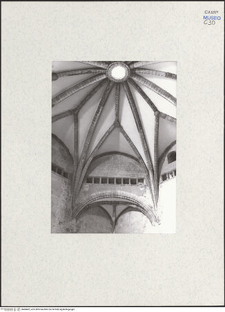 Vorderseite von Bibliotheca Hertziana [https://www.deutsche-digitale-bibliothek.de/content/lizenzen/rv-fz/] Castel NuovoSala dei Baroni - Gewölbe, bh484402_recto. Foto.