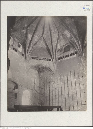 Vorderseite von Sopr. BAS NA [https://www.deutsche-digitale-bibliothek.de/content/lizenzen/rv-ez/] Castel NuovoSala dei Baroni - Wände im Südosten mit Eckabschrägung und Gewölbeansatz, bh484404_recto. Foto.