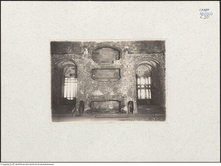 Vorderseite von Spada, Mario [https://www.deutsche-digitale-bibliothek.de/content/lizenzen/rv-fz/] Castel NuovoSala dei Baroni - Östliche Wand nach dem Brand von 1919, bh484405_recto. Foto: Spada, Mario (Napoli).