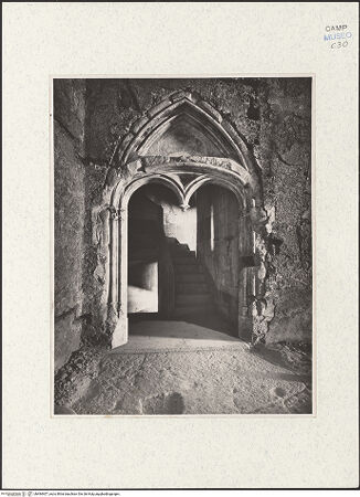 Vorderseite von unbekannt [https://www.deutsche-digitale-bibliothek.de/content/lizenzen/rv-fz/] Castel NuovoSala dei Baroni - Tür zur Cappella di Santa Barbara, bh484407_recto. Foto: Waschke, R. (Neapel).