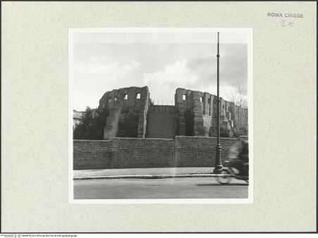 Vorderseite von Bibliotheca Hertziana [https://www.deutsche-digitale-bibliothek.de/content/lizenzen/rv-fz/] Coemeterium Agnetis - Außenwand der Rundung von Osten, nach der Restaurierung, Detail, bh484410_recto. Foto: Krautheimer, Richard.