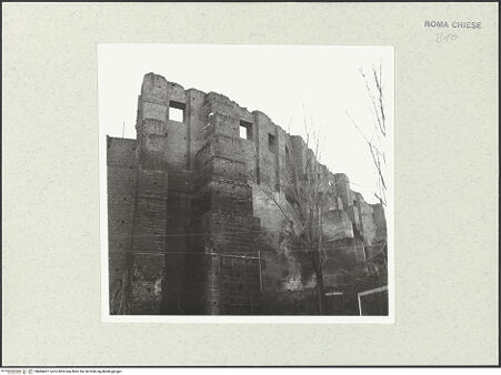 Vorderseite von Bibliotheca Hertziana [https://www.deutsche-digitale-bibliothek.de/content/lizenzen/rv-fz/] Coemeterium Agnetis - Außenwand der Rundung von Osten, Detail, bh484427_recto. Foto: Krautheimer, Richard.