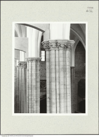 Vorderseite von Bibliotheca Hertziana [https://www.deutsche-digitale-bibliothek.de/content/lizenzen/rv-ez/] San Fortunato - Westliche Mittelschiffspfeiler, obere Hälfte mit Kapitellzone, bh484435_recto. Foto: Savio, Oscar.