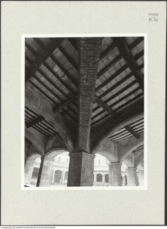 Vorderseite von Bibliotheca Hertziana [https://www.deutsche-digitale-bibliothek.de/content/lizenzen/rv-fz/] San FortunatoChiostro - Kreuzgang, Eckpfeiler, bh484438_recto. Foto: Savio, Oscar.