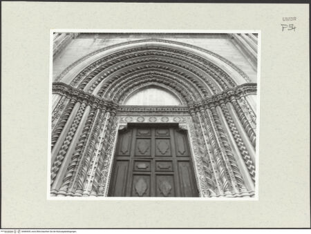 Vorderseite von Bibliotheca Hertziana [https://www.deutsche-digitale-bibliothek.de/content/lizenzen/rv-fz/] Hauptportal - Untersicht, bh484439_recto. Foto: Savio, Oscar.