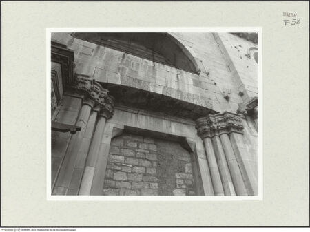 Vorderseite von Bibliotheca Hertziana [https://www.deutsche-digitale-bibliothek.de/content/lizenzen/rv-fz/] San Fortunato - Ostflanke, vermauertes Seitenportal, bh484441_recto. Foto: Savio, Oscar.