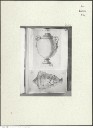 Vorderseite von Staatliche Kunstsammlungen, Schloss Wilhelmshöhe [https://www.deutsche-digitale-bibliothek.de/content/lizenzen/rv-ez/] Skizzenbuch der römischen ReiseFol. 24: Antike Marmorvase in der Villa Doria-Pamphilj und eine reliefierte Urne - , bh484645_recto. Foto.