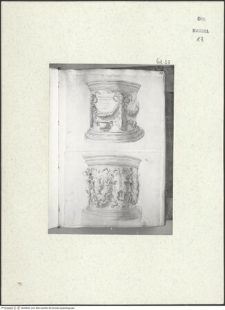 Vorderseite von Staatliche Kunstsammlungen, Schloss Wilhelmshöhe [https://www.deutsche-digitale-bibliothek.de/content/lizenzen/rv-ez/] Skizzenbuch der römischen ReiseFol. 13: Rundaltar für Hercules Victor und Statuensockel (?), beides auf dem Kapitol - , bh484655_recto. Foto.