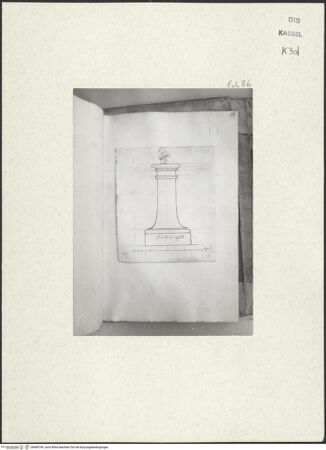 Vorderseite von Staatliche Kunstsammlungen, Schloss Wilhelmshöhe [https://www.deutsche-digitale-bibliothek.de/content/lizenzen/rv-ez/] Skizzenbuch der römischen ReiseFol. 86: Büstensockel auf dem Kapitol - , bh484749_recto. Foto.