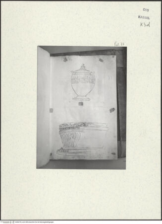 Vorderseite von Staatliche Kunstsammlungen, Schloss Wilhelmshöhe [https://www.deutsche-digitale-bibliothek.de/content/lizenzen/rv-ez/] Skizzenbuch der römischen ReiseFol. 77: Römische Urne und Sarkophag - , bh484753_recto. Foto.