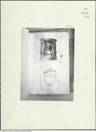 Vorderseite von Staatliche Kunstsammlungen, Schloss Wilhelmshöhe [https://www.deutsche-digitale-bibliothek.de/content/lizenzen/rv-ez/] Skizzenbuch der römischen ReiseFol. 72: Römischer Altar und Urne - , bh484756_recto. Foto.