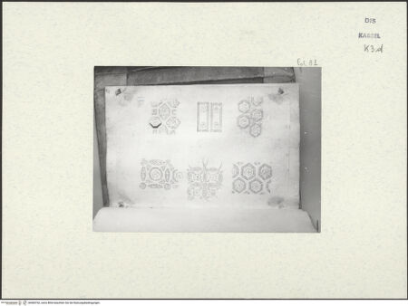 Vorderseite von Staatliche Kunstsammlungen, Schloss Wilhelmshöhe [https://www.deutsche-digitale-bibliothek.de/content/lizenzen/rv-ez/] Skizzenbuch der römischen ReiseFol. 81 recto: Sechs Studien nach Deckenkassettierungen - , bh484762_recto. Foto.