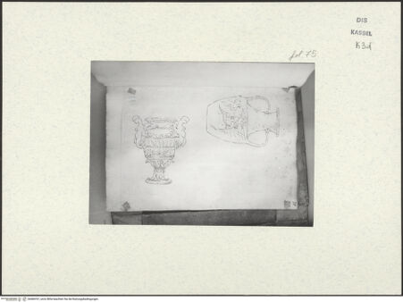 Vorderseite von Staatliche Kunstsammlungen, Schloss Wilhelmshöhe [https://www.deutsche-digitale-bibliothek.de/content/lizenzen/rv-ez/] Skizzenbuch der römischen ReiseFol. 75: Zwei römische reliefierte Vasen - , bh484767_recto. Foto.