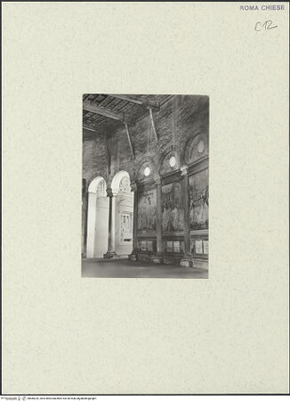 Vorderseite von Foto Vera [https://www.deutsche-digitale-bibliothek.de/content/lizenzen/rv-fz/] Santo Stefano RotondoDeambulatorium - Innenansicht, Detail: Blick auf die Umgangswand mit Fresken, bh485226_recto. Foto.