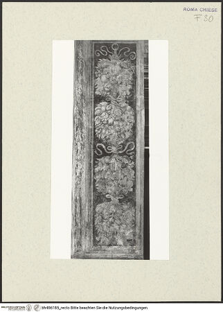 Vorderseite von Sopr. BAS ROMA [https://www.deutsche-digitale-bibliothek.de/content/lizenzen/rv-ez/] Szenen aus dem Leben des heiligen Bernhardin von Siena - Pilaster mit Fruchtgirlande, vor der Restaurierung, bh486185_recto. Foto.