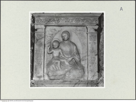 Vorderseite von Bibliotheca Hertziana [https://www.deutsche-digitale-bibliothek.de/content/lizenzen/rv-ez/] Madonna mit Kind - Gesamtansicht, bh487281_recto. Foto.