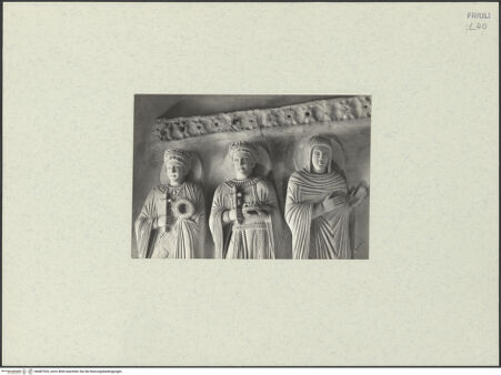 Vorderseite von unbekannt [https://www.deutsche-digitale-bibliothek.de/content/lizenzen/rv-ez/] Dekoration der WestwandOberer Teil: Sechs weibliche Heilige - Weibliche Heilige (links), Detail (Oberkörper), bh487526_recto. Foto.