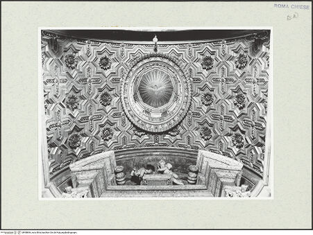 Vorderseite von Sopr. BAS ROMA [https://www.deutsche-digitale-bibliothek.de/content/lizenzen/rv-ez/] Stukkaturen des Tonnengewölbes - , bh488866_recto. Foto.