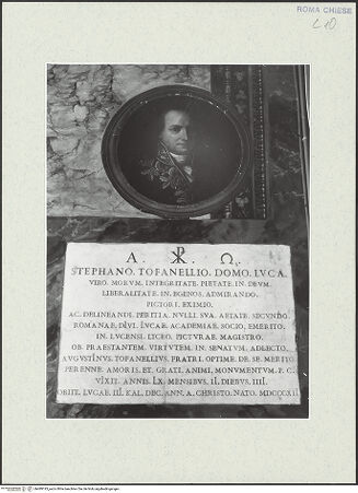 Vorderseite von Sopr. BAS ROMA [https://www.deutsche-digitale-bibliothek.de/content/lizenzen/rv-ez/] Grabmal von Stefano Tofanelli - mit einem Porträtmedaillon des Verstorbenen, bh489193_recto. Foto.