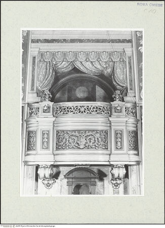 Vorderseite von Sopr. BAS ROMA [https://www.deutsche-digitale-bibliothek.de/content/lizenzen/rv-ez/] Sängerkanzel - , bh489199_recto. Foto.