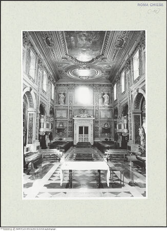 Vorderseite von Sopr. BAS ROMA [https://www.deutsche-digitale-bibliothek.de/content/lizenzen/rv-ez/] Santa Croce e San Bonaventura dei Lucchesi - Inneres nach Westen, bh489232_recto. Foto.