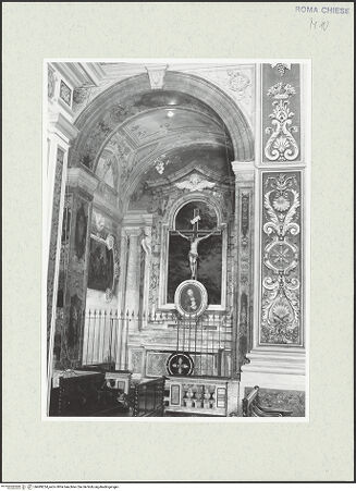 Vorderseite von Sopr. BAS ROMA [https://www.deutsche-digitale-bibliothek.de/content/lizenzen/rv-ez/] Santa Croce e San Bonaventura dei Lucchesi - 1. Kapelle links (del Crocofisso), Schrägsicht, bh489234_recto. Foto.