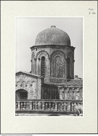 Vorderseite von Bibliotheca Hertziana [https://www.deutsche-digitale-bibliothek.de/content/lizenzen/rv-fz/] Santi Niccolò e CataldoSüdseite: Obergaden und Kuppel - Kuppel und Obergaden von Südosten, bh490036_recto. Foto: Kruft, Hanno-Walter.