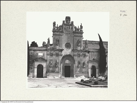 Vorderseite von Bibliotheca Hertziana [https://www.deutsche-digitale-bibliothek.de/content/lizenzen/rv-fz/] Santi Niccolò e CataldoHauptfassade - Gesamtansicht von Westen, bh490037_recto. Foto: Kruft, Hanno-Walter.