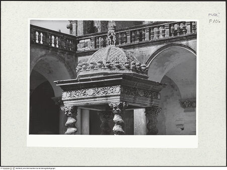 Vorderseite von Bibliotheca Hertziana [https://www.deutsche-digitale-bibliothek.de/content/lizenzen/rv-fz/] Brunnenhaus mit KuppelKuppel und Gebälk - Gebälk und Kuppel von Südosten, bh490042_recto. Foto: Kruft, Hanno-Walter.