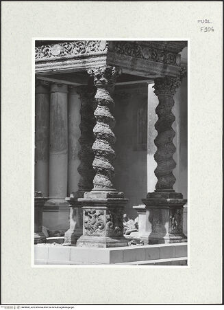 Vorderseite von Bibliotheca Hertziana [https://www.deutsche-digitale-bibliothek.de/content/lizenzen/rv-fz/] Brunnenhaus mit KuppelSäulen - Säulen und Piedestalen, bh490043_recto. Foto: Kruft, Hanno-Walter.