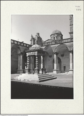 Vorderseite von Bibliotheca Hertziana [https://www.deutsche-digitale-bibliothek.de/content/lizenzen/rv-fz/] Brunnenhaus mit Kuppel - Ansicht von Südosten, bh490049_recto. Foto: Kruft, Hanno-Walter.