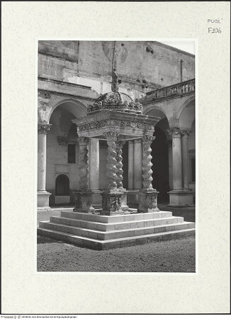 Vorderseite von Bibliotheca Hertziana [https://www.deutsche-digitale-bibliothek.de/content/lizenzen/rv-fz/] Brunnenhaus mit Kuppel - Ansicht von Nordwesten, bh490050_recto. Foto: Kruft, Hanno-Walter.