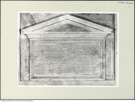 Vorderseite von Sopr. BAS ROMA [https://www.deutsche-digitale-bibliothek.de/content/lizenzen/rv-ez/] San Giacomo degli SpagnoliCappella di San Giacomo - Widmungsinschrift über eine Ablassstiftung durch Papst Clemens' XII. am 28 Juni 1732, bh490971_recto. Foto.