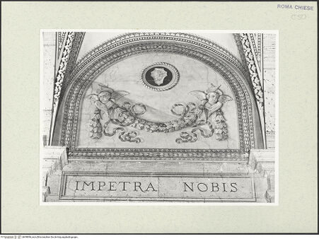 Vorderseite von Sopr. BAS ROMA [https://www.deutsche-digitale-bibliothek.de/content/lizenzen/rv-ez/] Deckenmalerei in San Giacomo degli Spagnoli - Lünette in der Cappella Maggiore, bh490996_recto. Foto.