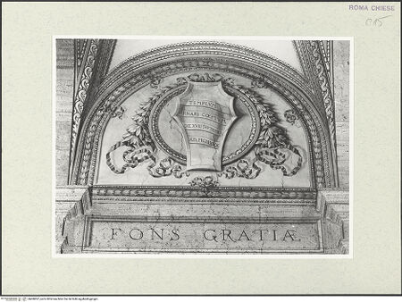 Vorderseite von Sopr. BAS ROMA [https://www.deutsche-digitale-bibliothek.de/content/lizenzen/rv-ez/] Deckenmalerei in San Giacomo degli Spagnoli - Rechtes Seitenschiff, Bemalung der Lünetten über den Kapellen, Wappen mit dem Datum 18. September 1930, bh490997_recto. Foto.